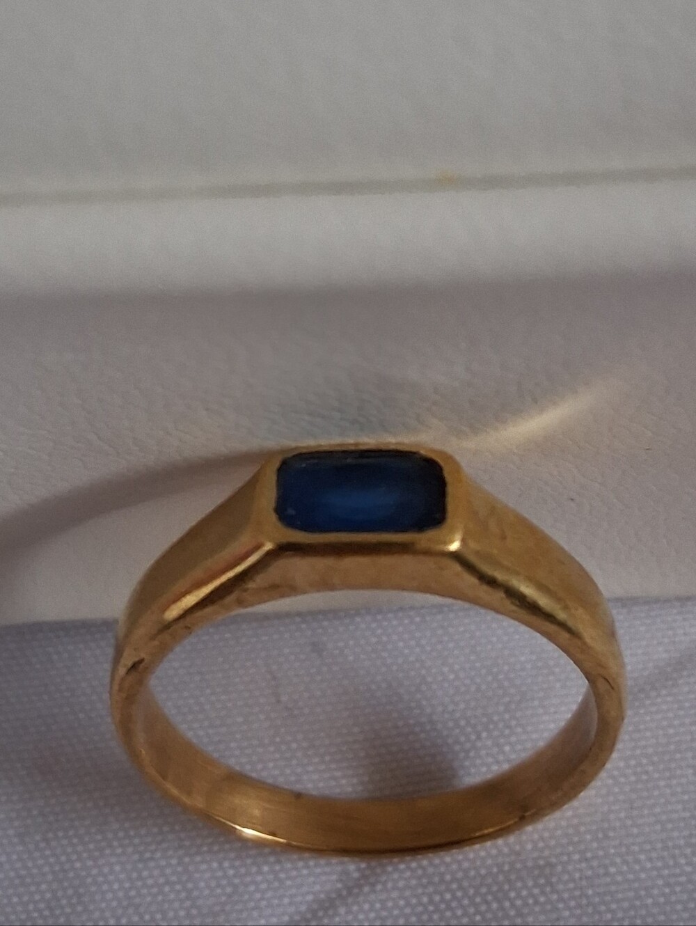 GOLD-TONE RING WITH BLUE RECTANGULAR STONE